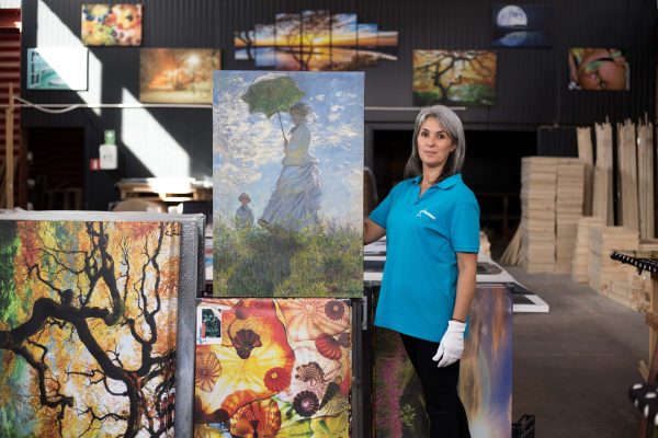 Canvas Wall Art - Lady and Umbrella Monet Reproduction